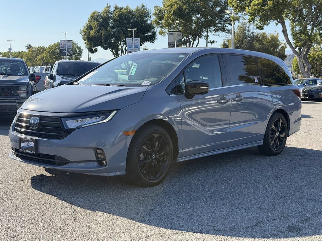 Used 2024 Honda Odyssey Sport image 3