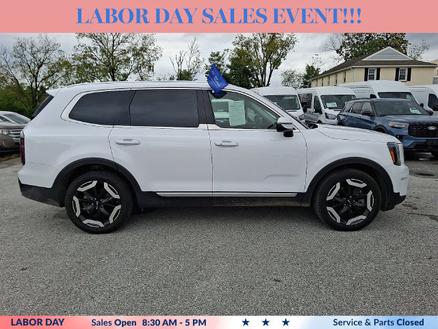 Used 2024 Kia Telluride EX w/ EX Captain's Chair Package FWD image 12