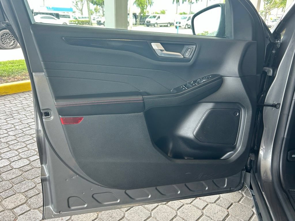 Certified 2025 Ford Escape ST-Line FWD image 34