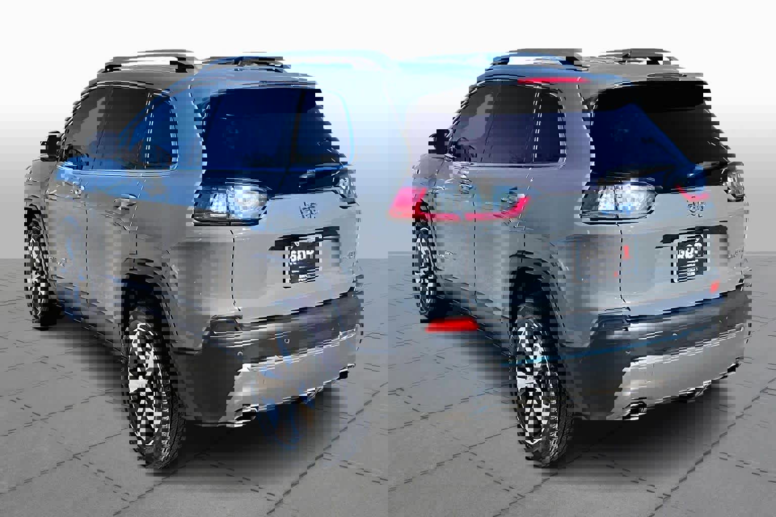 Used 2021 Jeep Cherokee Limited w/ Elite Package image 2