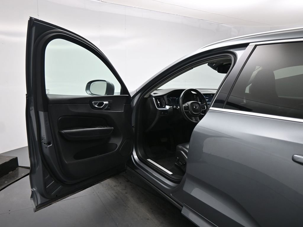 Used 2020 Volvo XC60 T5 Momentum w/ Protection Package Premier image 36