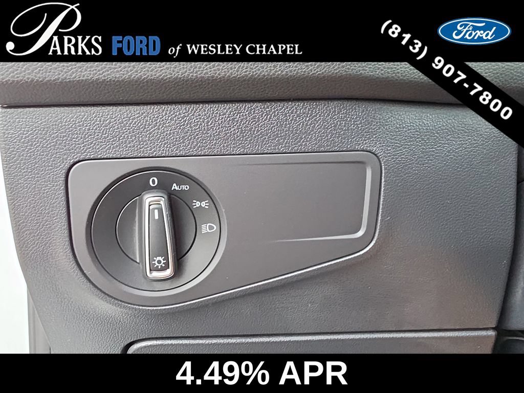 Used 2024 Volkswagen Tiguan SE w/ Panoramic Sunroof Package FWD image 28