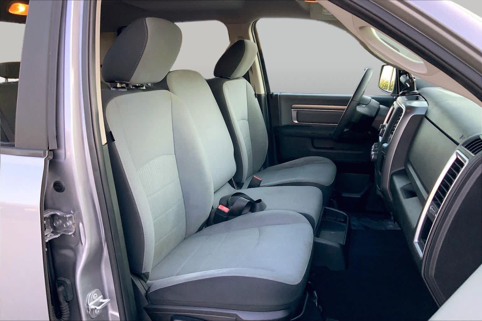 Used 2021 RAM 1500 Classic SLT RWD image 9