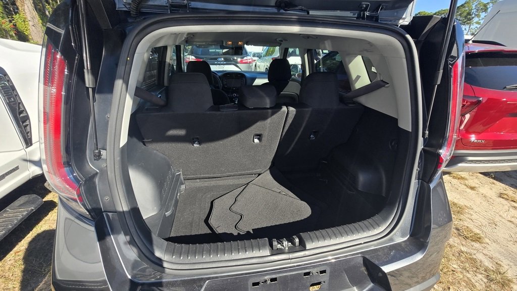 Used 2024 Kia Soul LX w/ Option Group 015 image 11