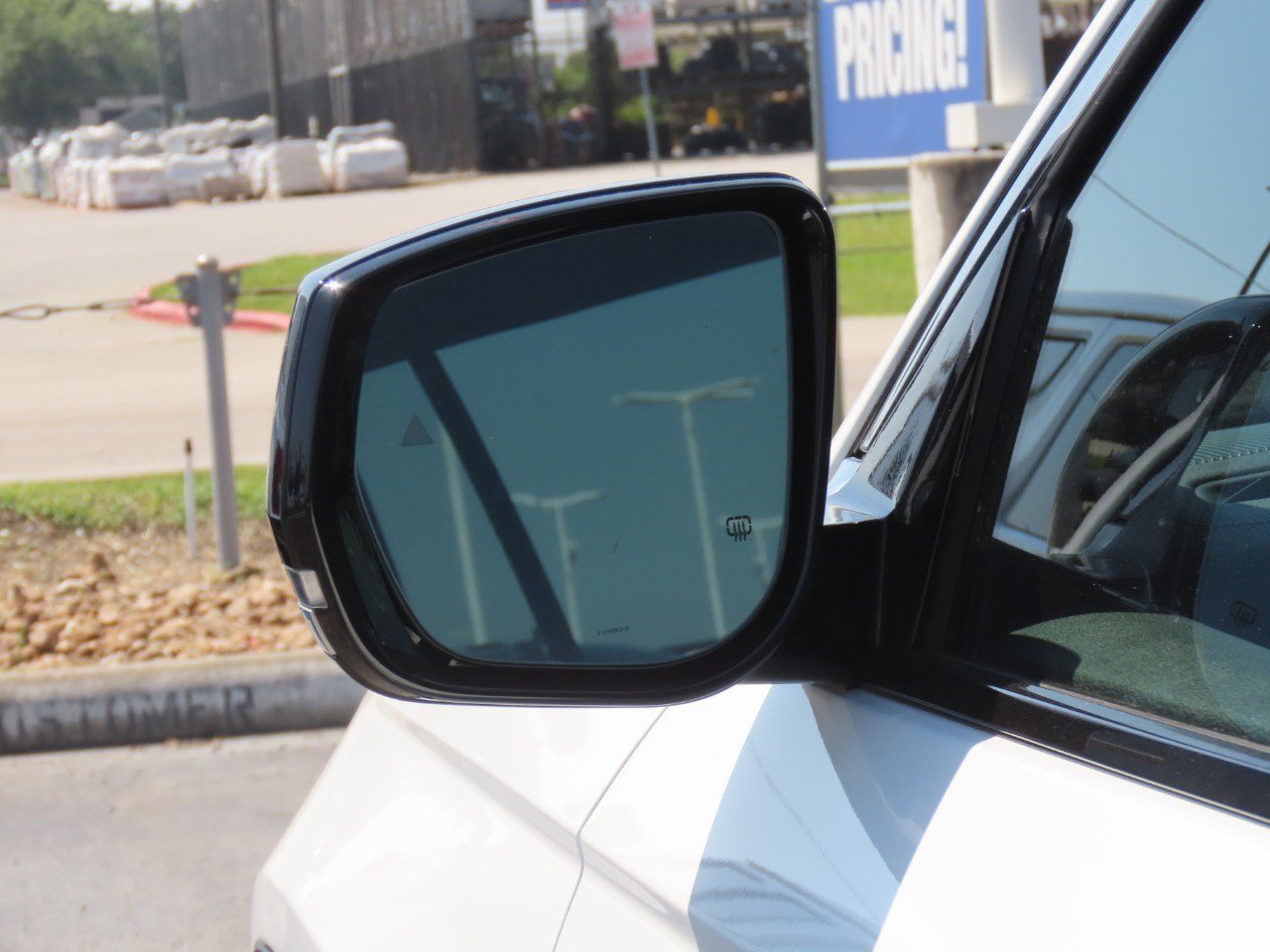 Used 2024 Jeep Grand Cherokee L Limited RWD image 17