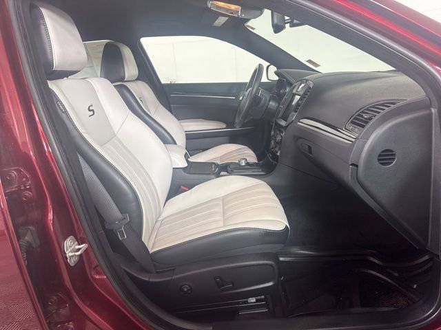 Used 2018 Chrysler 300 S image 8