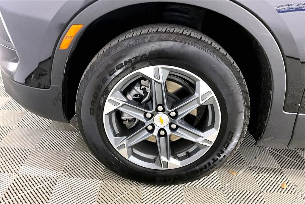 Used 2025 Chevrolet Blazer LT FWD image 7