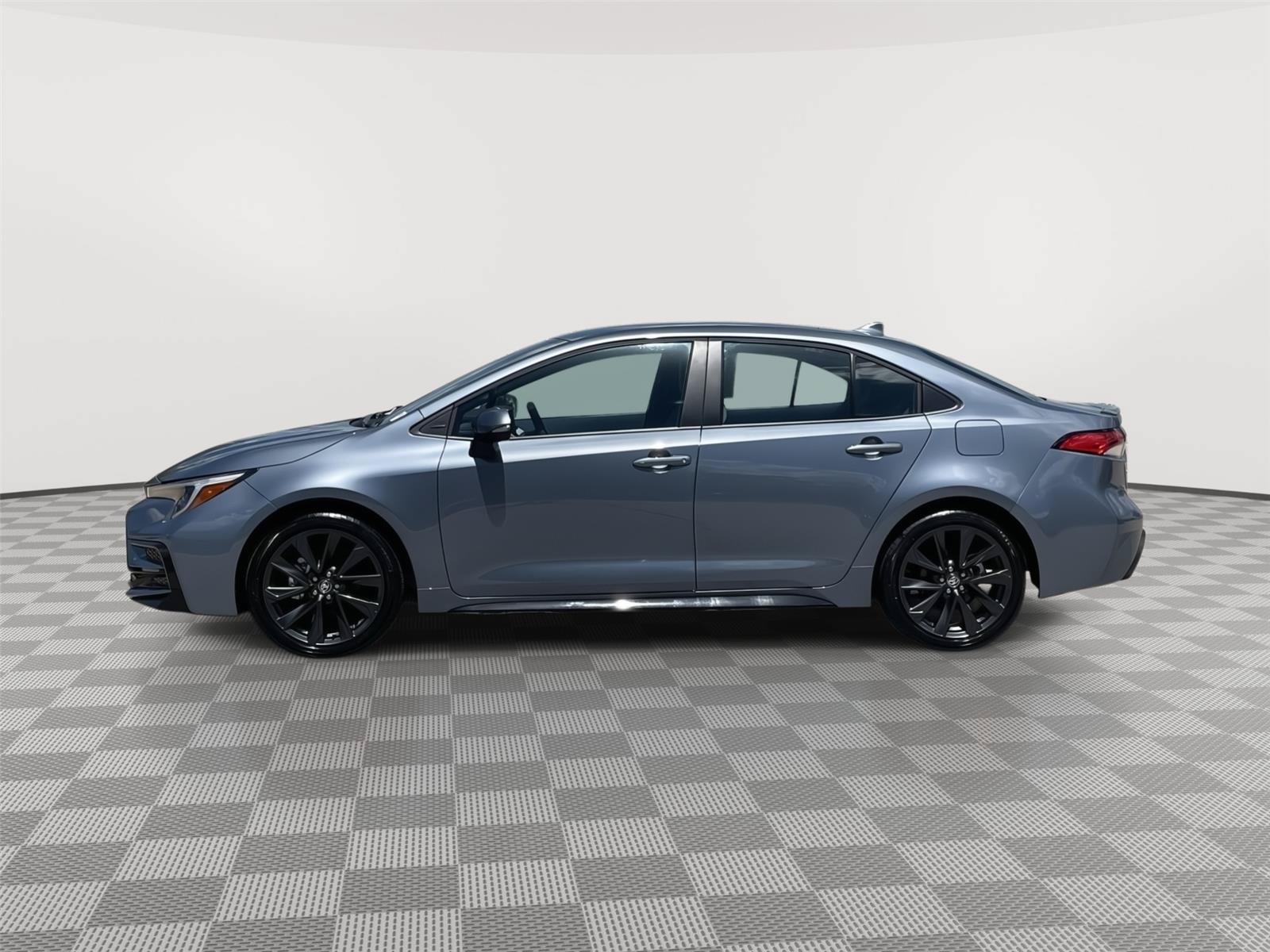 Used 2026 Toyota Corolla SE FWD image 2