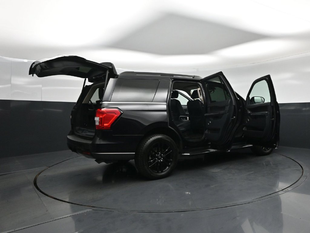 Certified 2022 Ford Expedition XLT RWD image 6