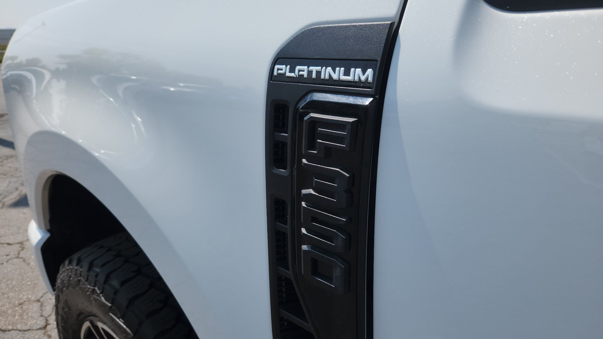 Certified 2025 Ford F350 Platinum w/ FX4 Off-Road Package AWD/4WD image 15