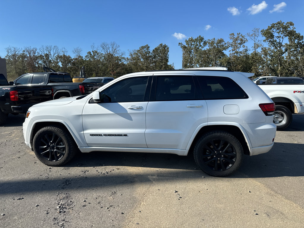 Used 2022 Jeep Grand Cherokee Laredo X AWD/4WD image 8