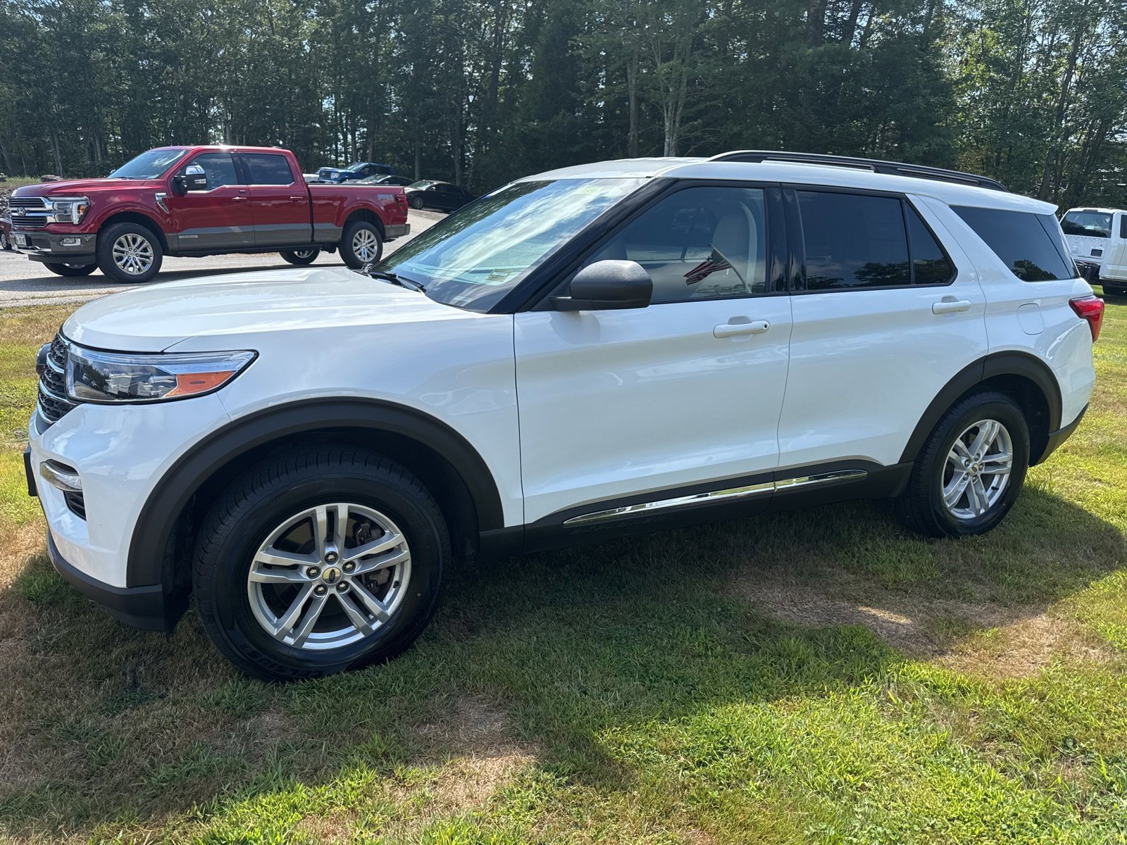 Certified 2022 Ford Explorer XLT w/ Equipment Group 202A image 3