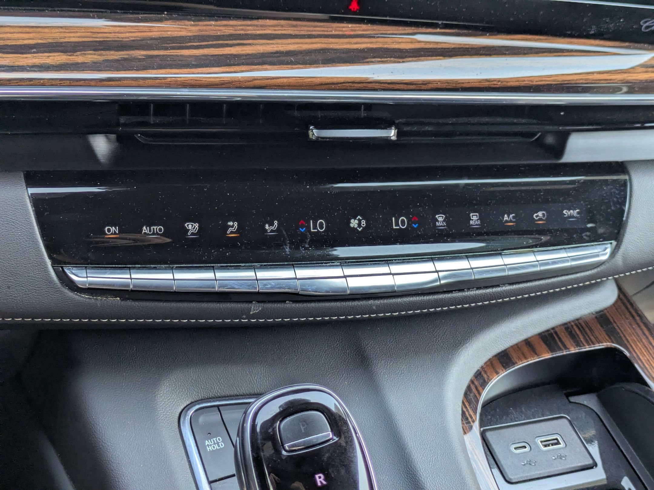 Used 2023 Cadillac Escalade Premium Luxury AWD/4WD image 24
