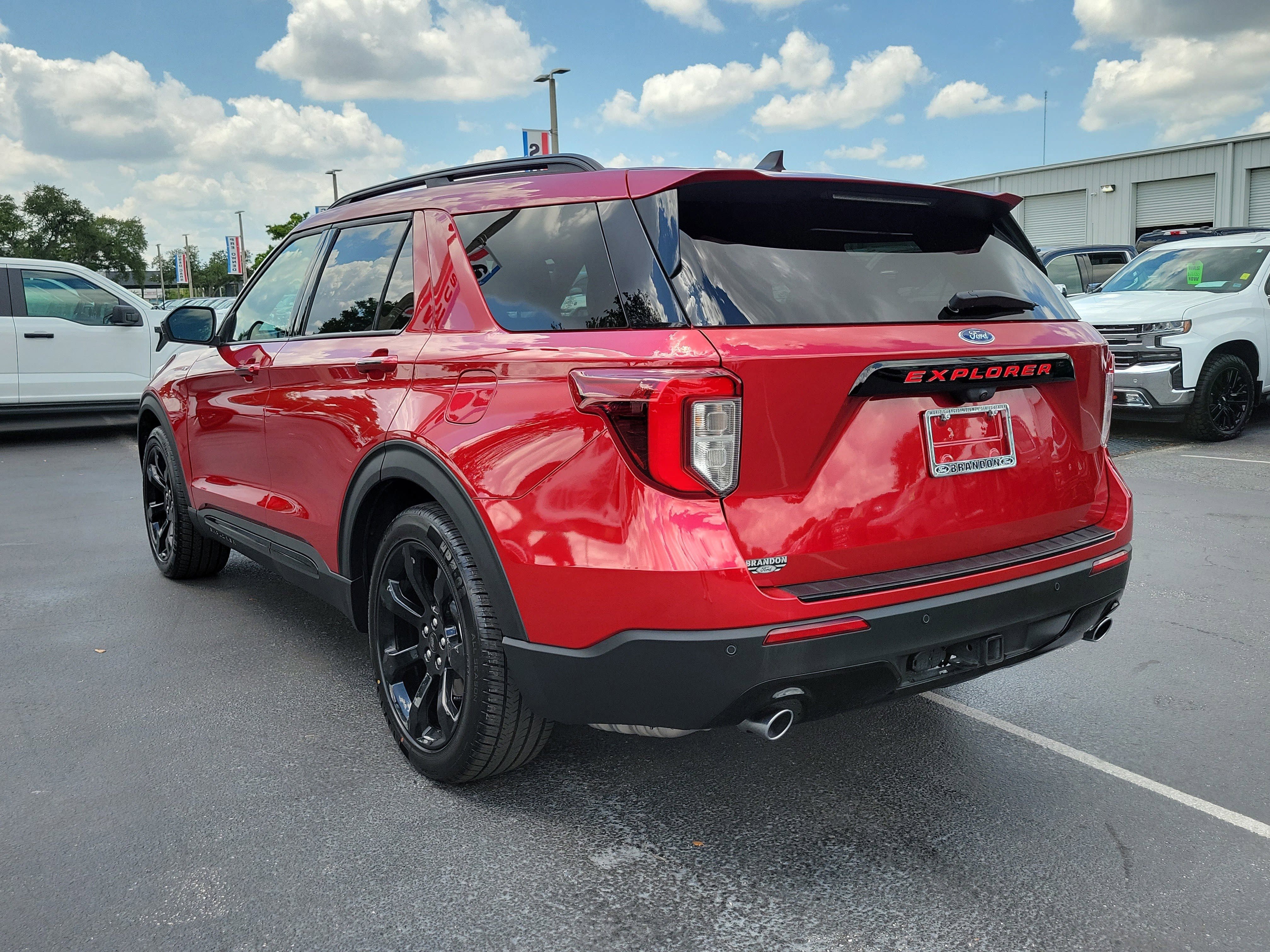 Certified 2024 Ford Explorer ST-Line w/ Class IV Trailer Tow Package RWD image 3