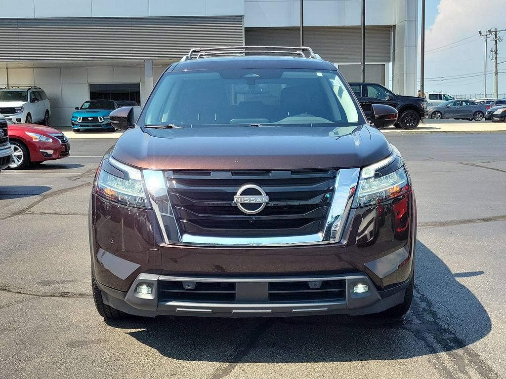 Used 2022 Nissan Pathfinder SL AWD/4WD image 2