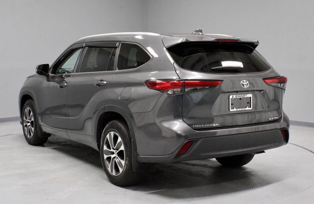 Used 2023 Toyota Highlander AWD image 8