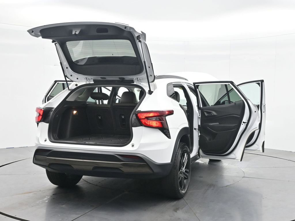 Used 2024 Chevrolet Trax ACTIV w/ Sunroof Package FWD image 24