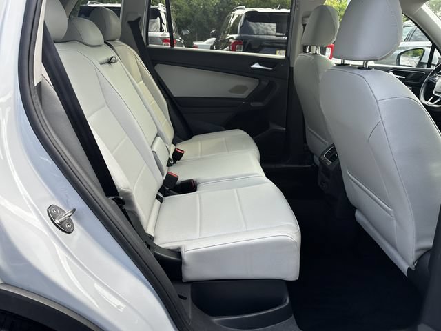 Used 2018 Volkswagen Tiguan SEL AWD/4WD image 37