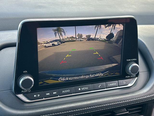 Used 2024 Nissan Rogue S AWD/4WD image 18