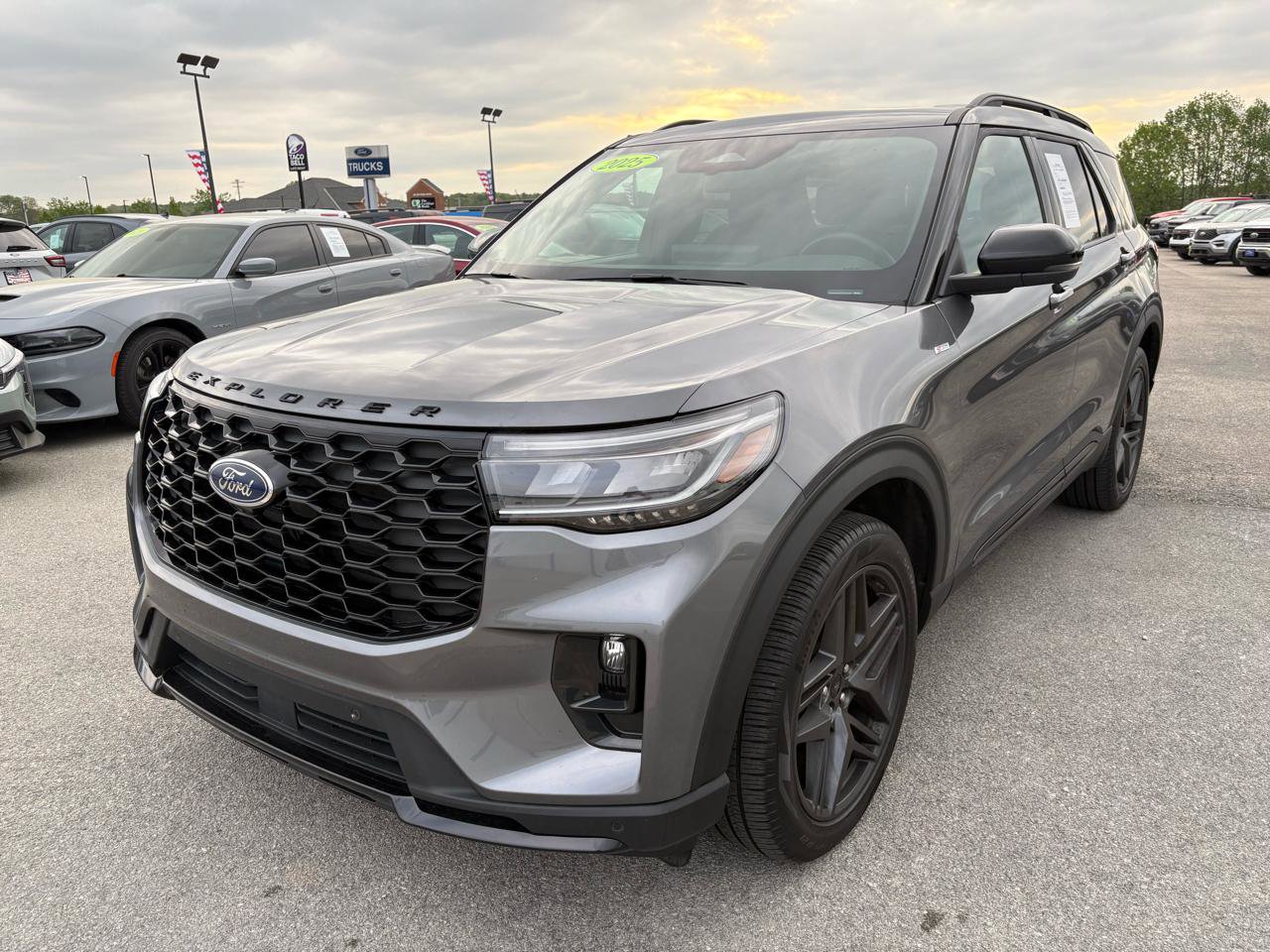Certified 2025 Ford Explorer ST-Line w/ Premium Package AWD/4WD image 7