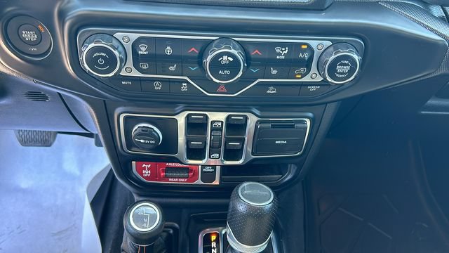 Used 2023 Jeep Gladiator Mojave w/ Cold Weather Group AWD/4WD image 21