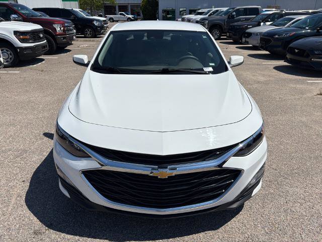 Used 2024 Chevrolet Malibu LT FWD image 2