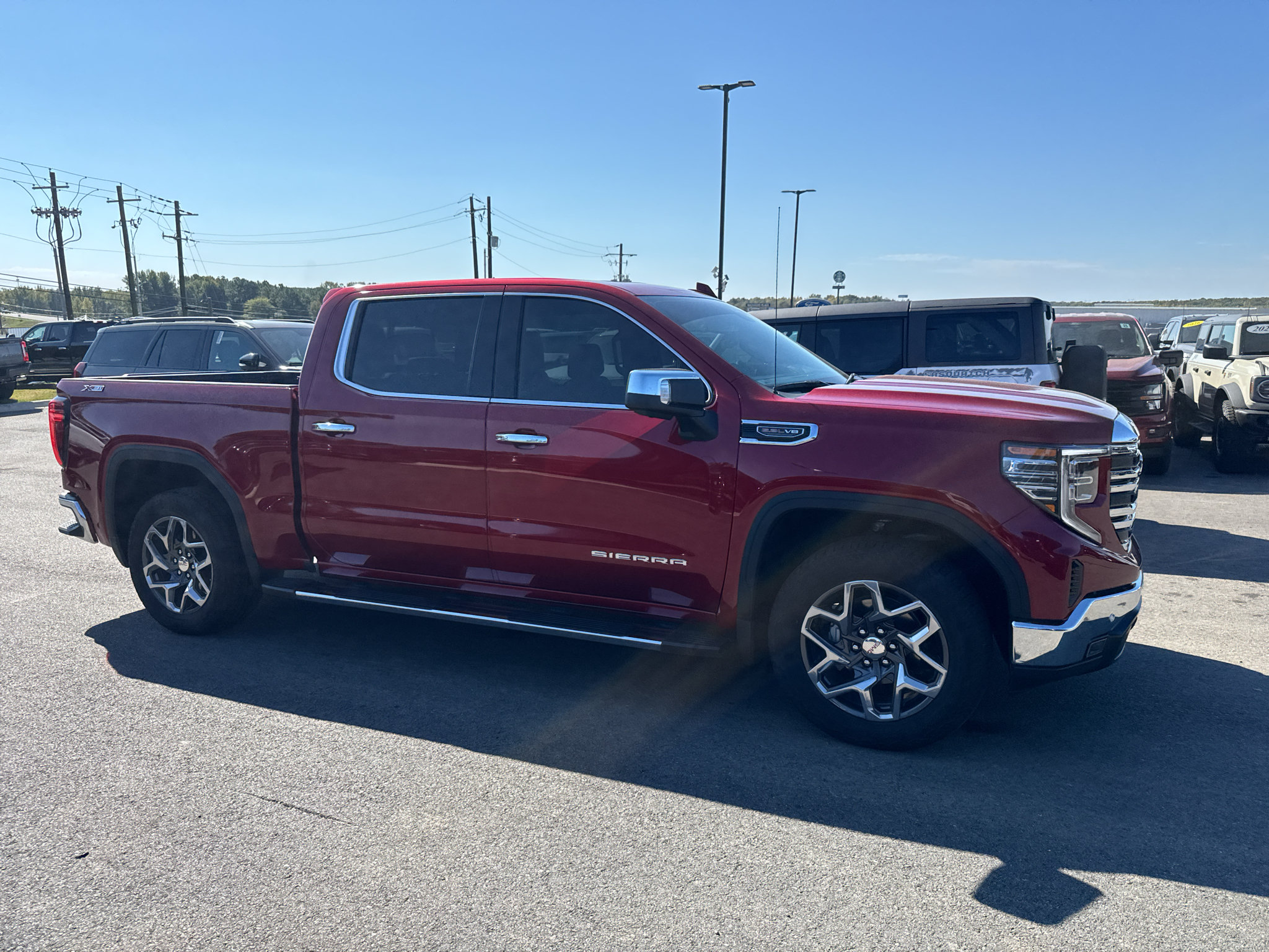 Used 2024 GMC Sierra 1500 SLT w/ SLT Premium Plus Package AWD/4WD image 4