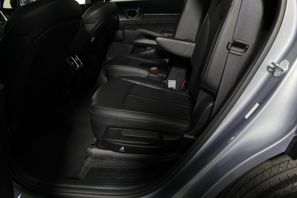Used 2023 Kia Sorento SX image 12