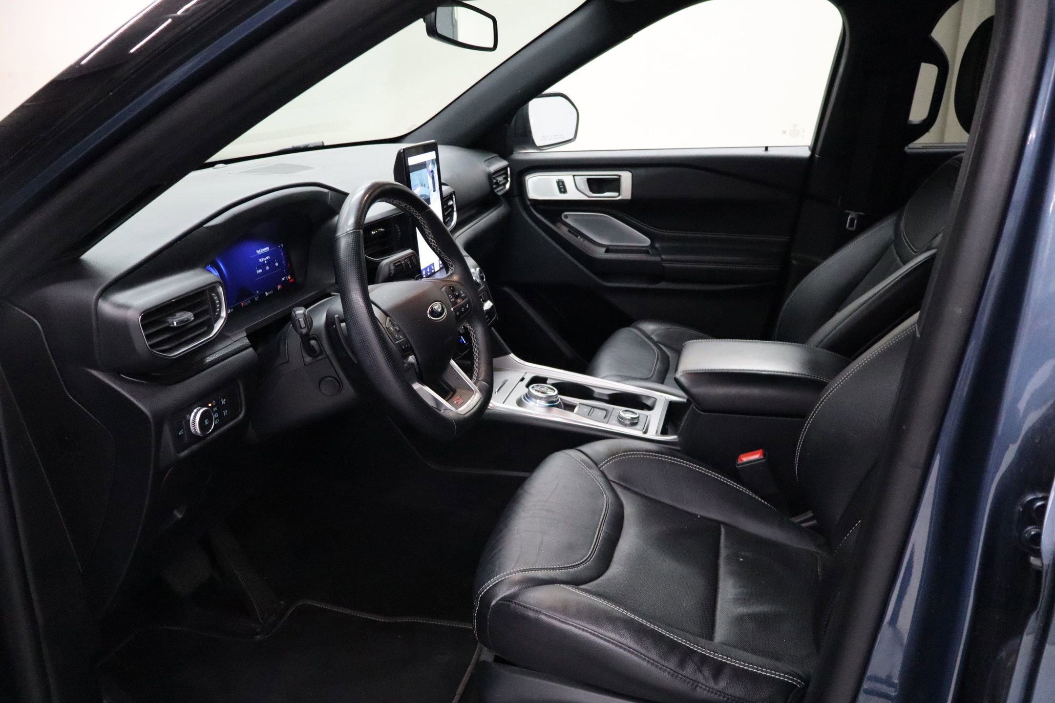 Certified 2020 Ford Explorer ST w/ Premium Technology Package image 31