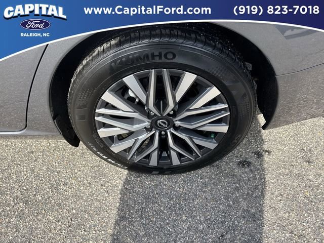 Used 2024 Nissan Altima 2.5 SV image 13