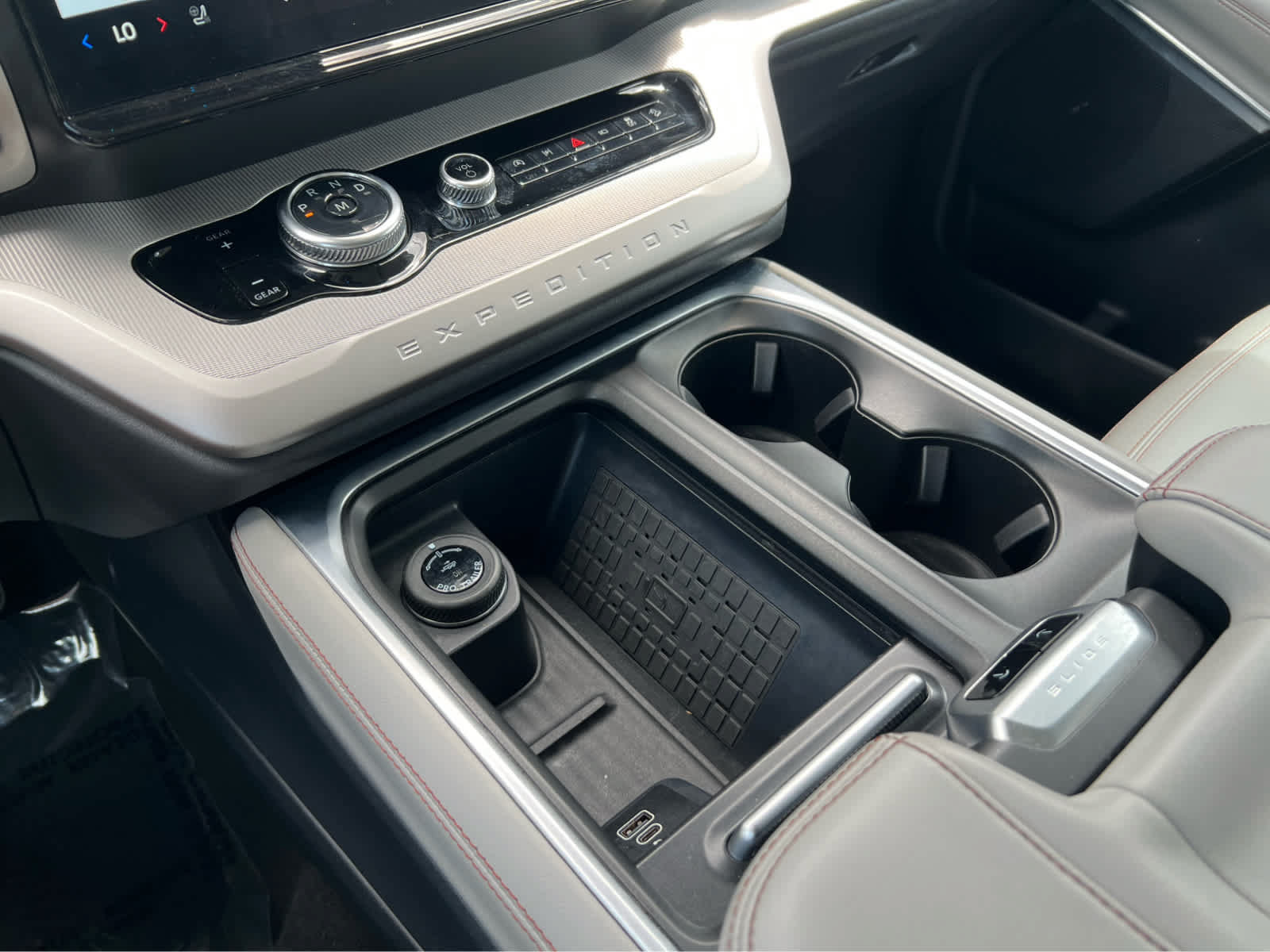 Certified 2025 Ford Expedition Active AWD/4WD image 39
