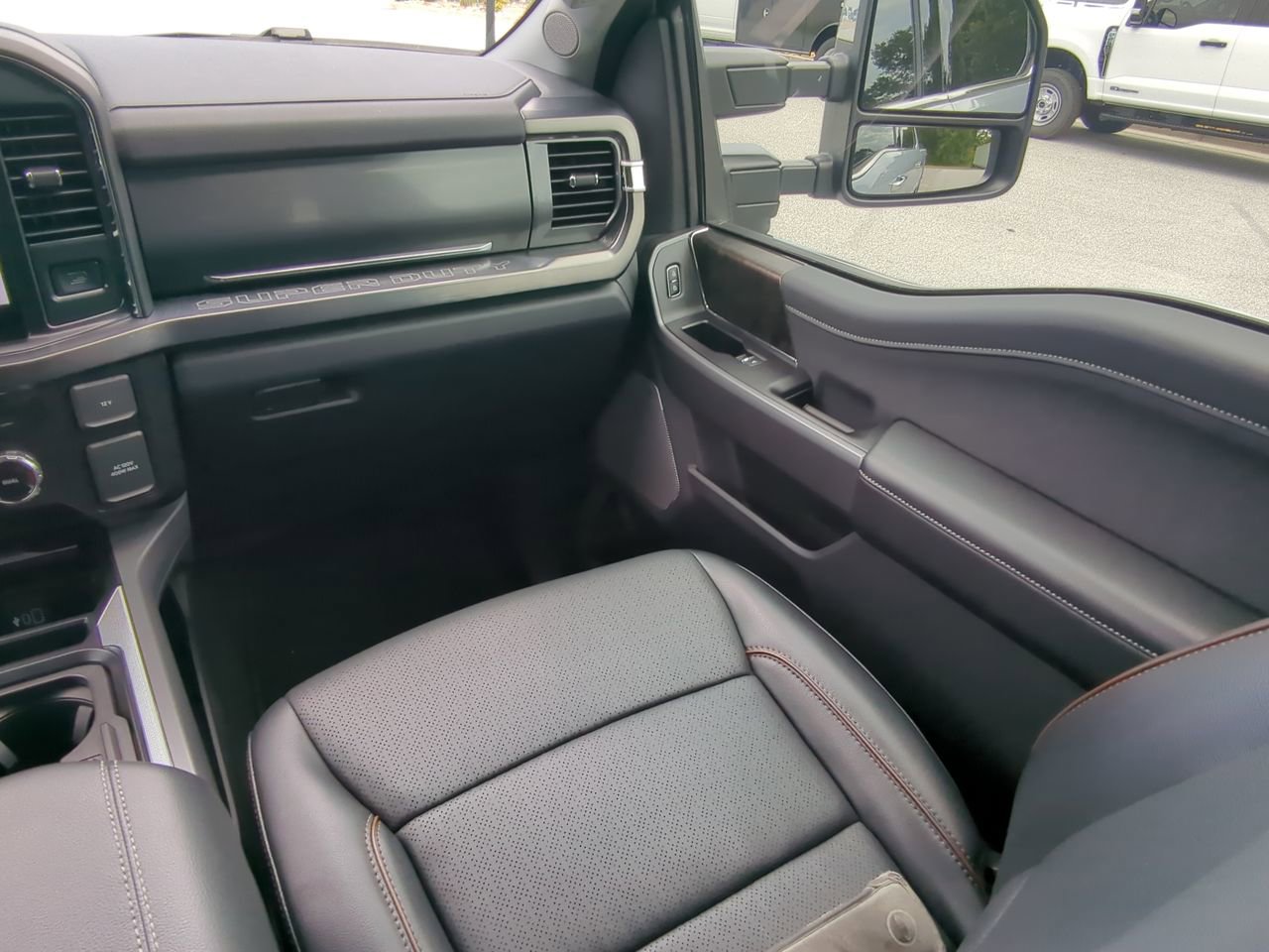 Certified 2025 Ford F250 Lariat w/ Lariat Ultimate Package AWD/4WD image 15