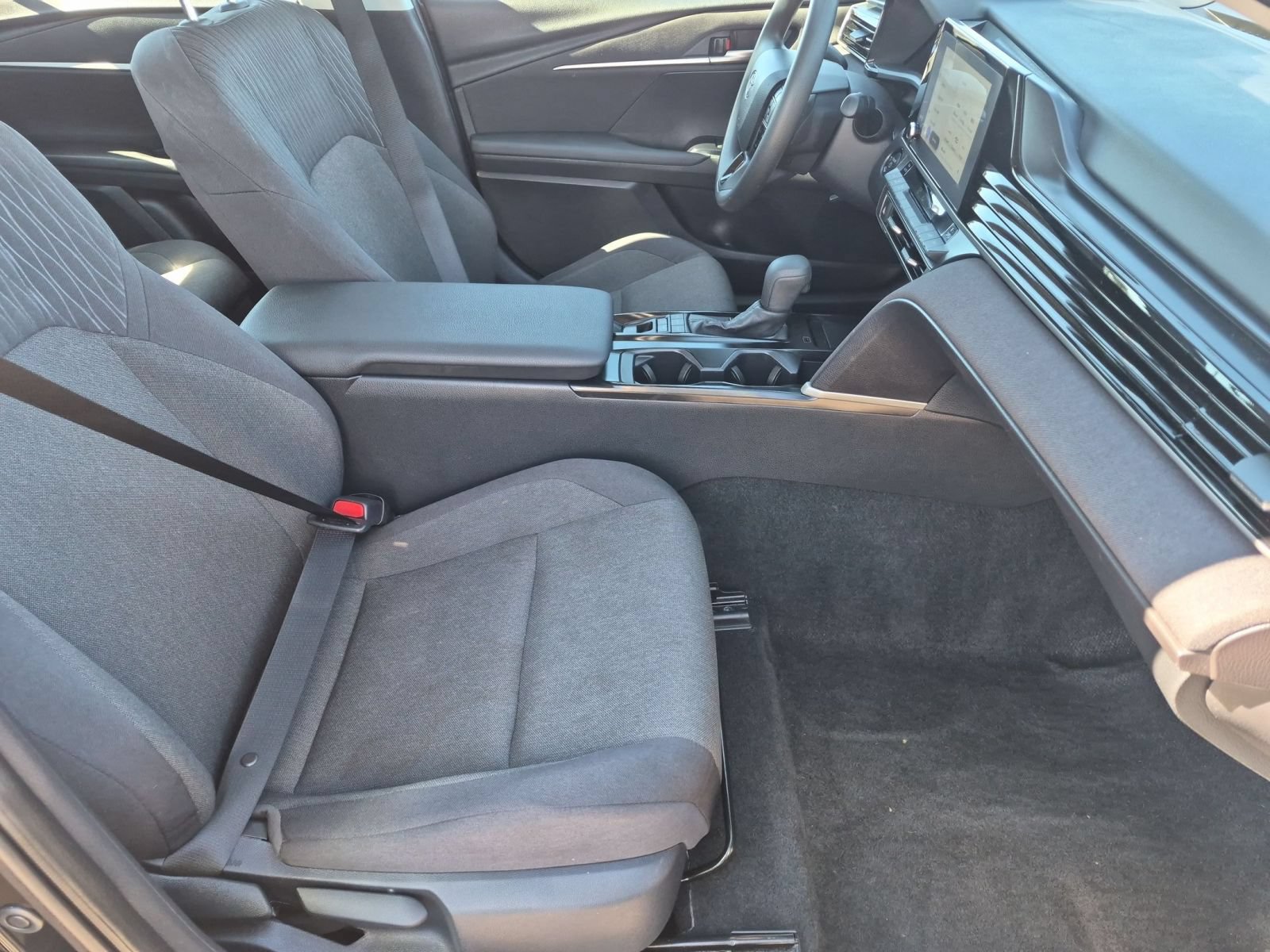 Used 2025 Toyota Camry LE FWD image 30