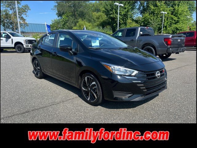 Used 2024 Nissan Versa SR FWD image 1