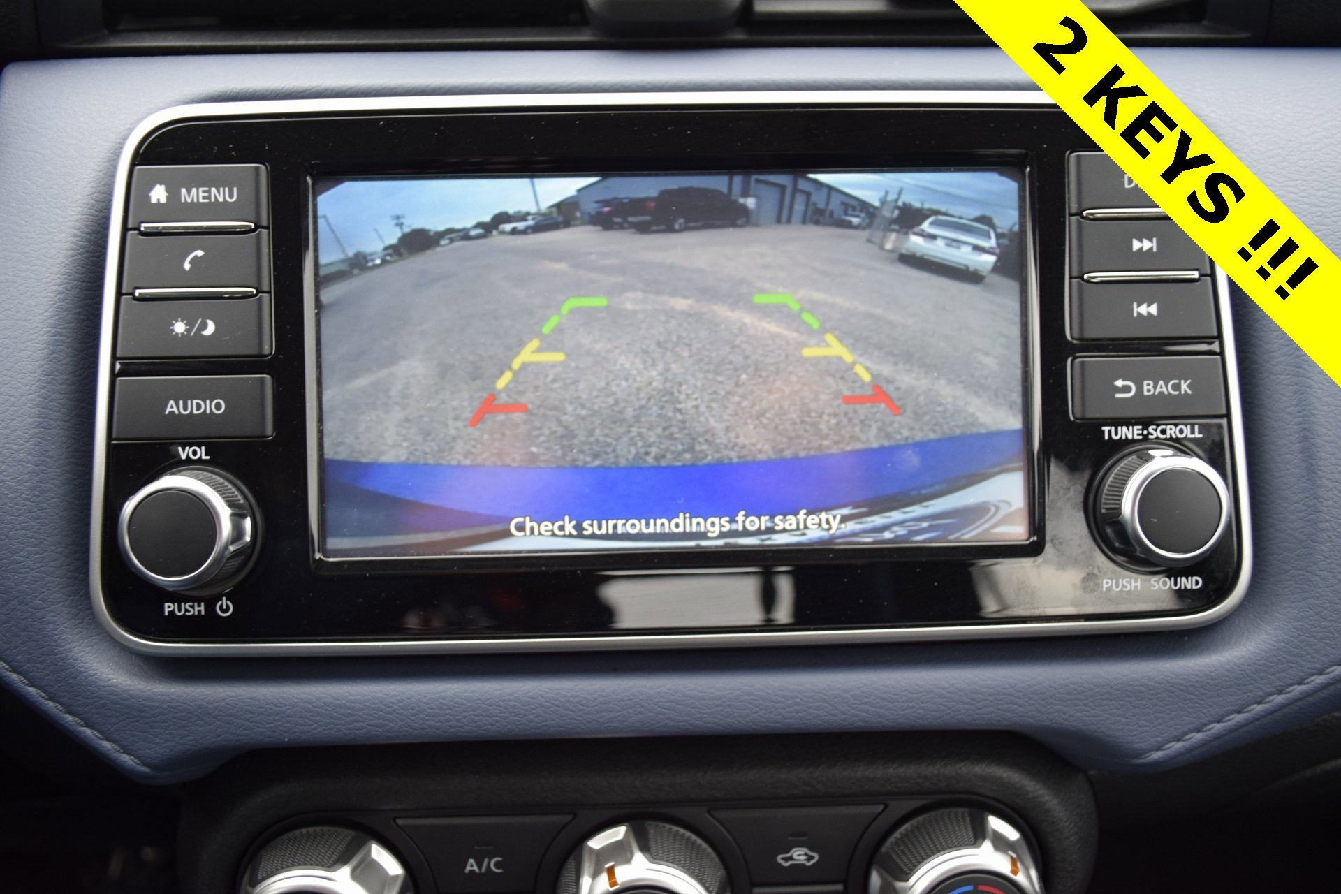 Used 2023 Nissan Versa SV image 5