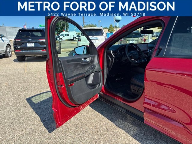 Certified 2023 Ford Escape ST-Line Elite w/ Premium Technology Package AWD/4WD image 11