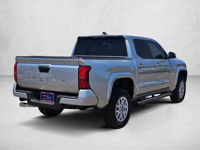Used 2025 Toyota Tacoma SR5 AWD/4WD image 5