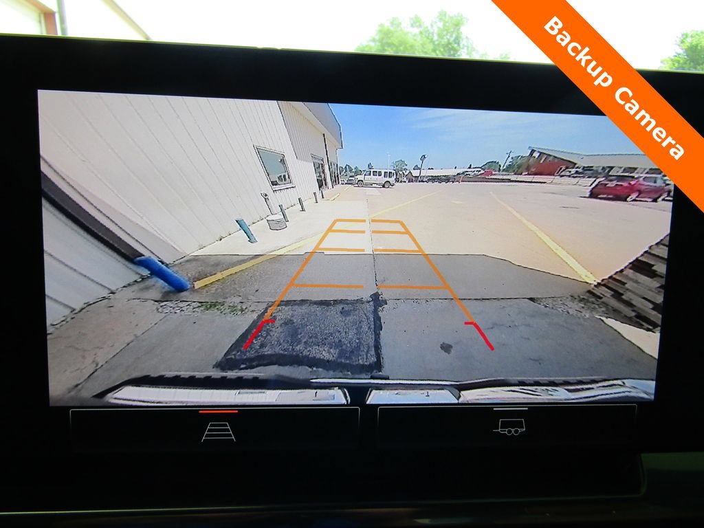 Used 2025 GMC Sierra 2500 SLE w/ SLE Value Package; AWD/4WD image 15