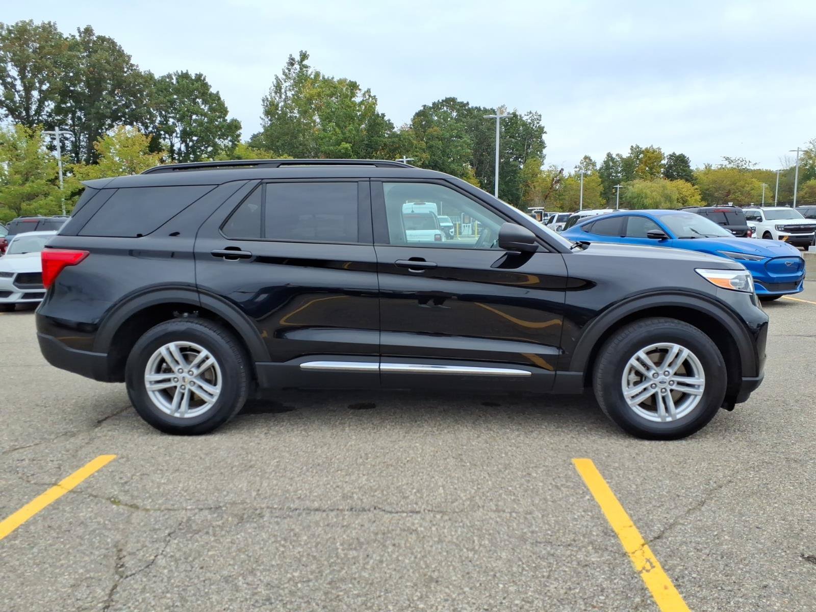 Certified 2023 Ford Explorer XLT AWD/4WD image 9