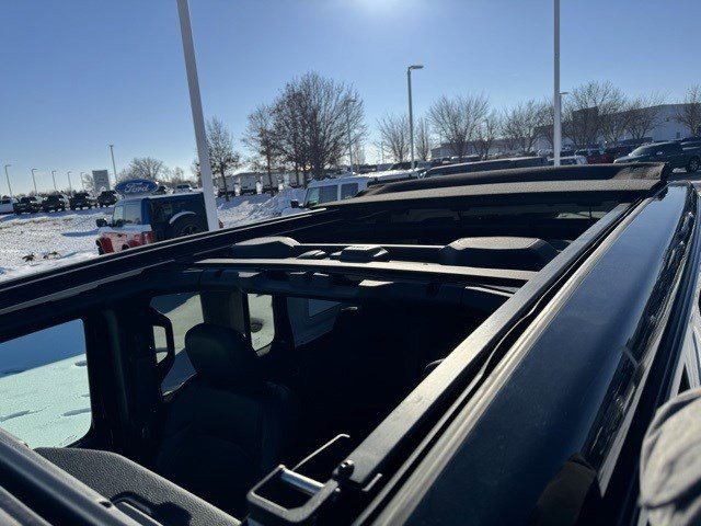 Used 2023 Jeep Wrangler Unlimited Sahara image 19