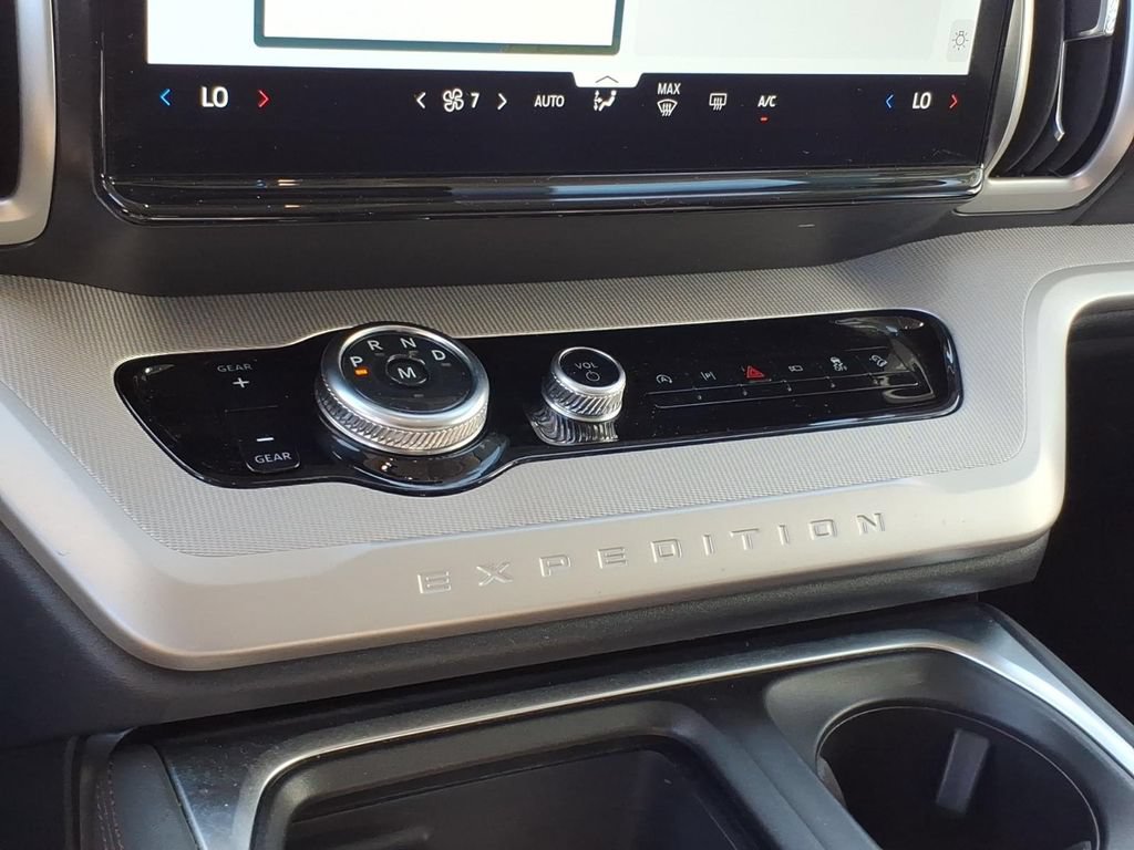 Certified 2025 Ford Expedition Active AWD/4WD image 19