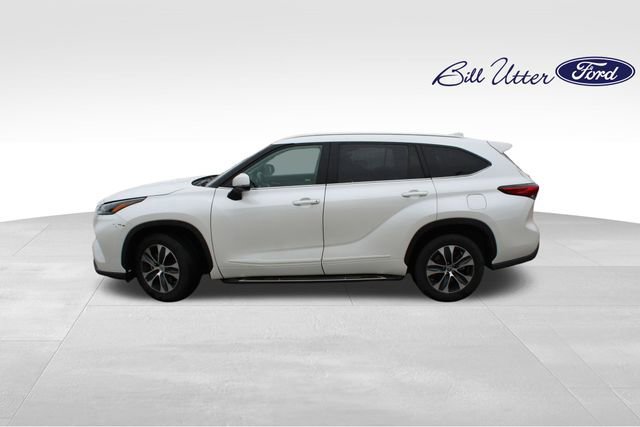 Used 2021 Toyota Highlander XLE FWD video 2