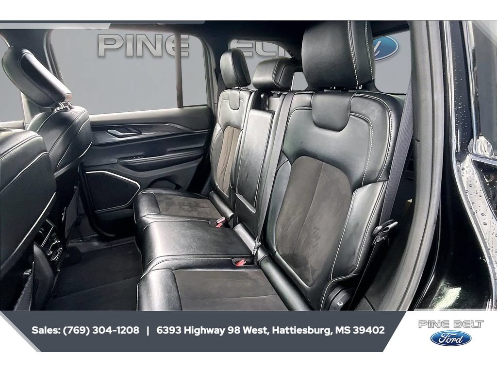 Used 2022 Jeep Grand Cherokee Altitude AWD/4WD image 19