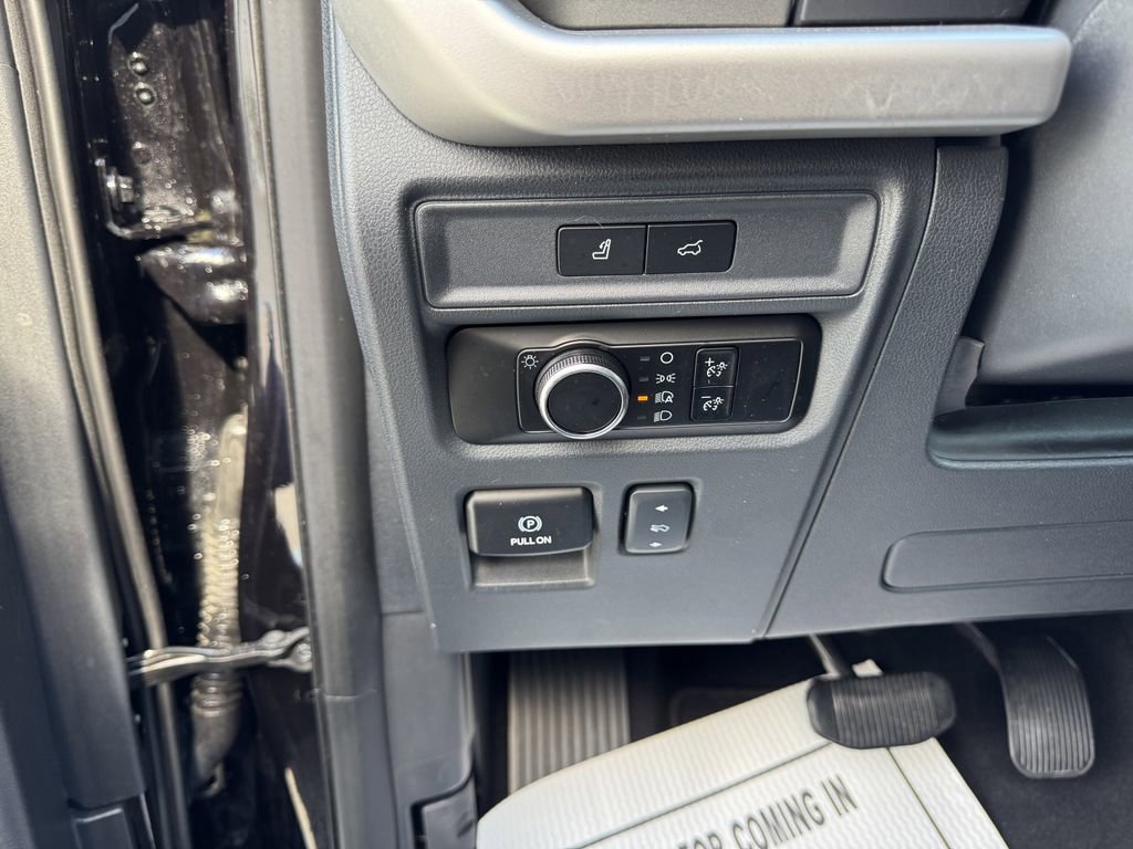 Certified 2024 Ford Expedition Max XLT image 11