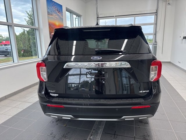 Certified 2022 Ford Explorer XLT w/ Equipment Group 202A image 4