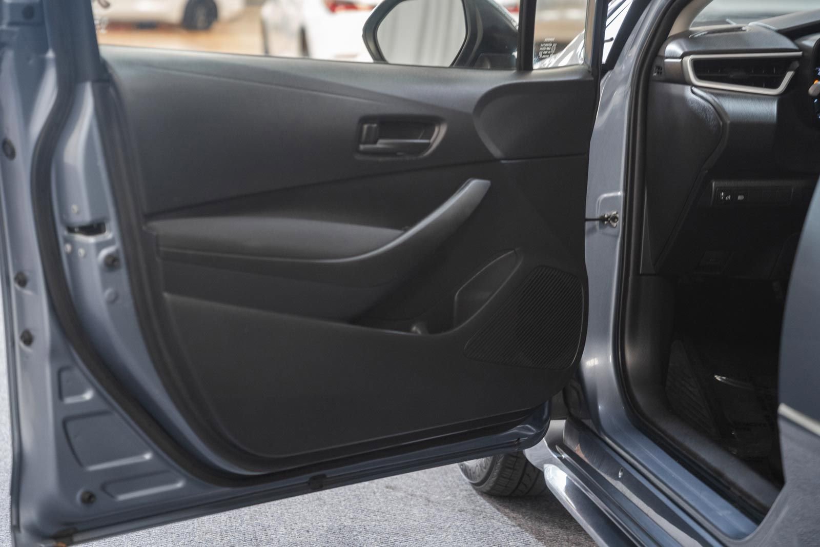 Used 2023 Toyota Corolla LE FWD image 38