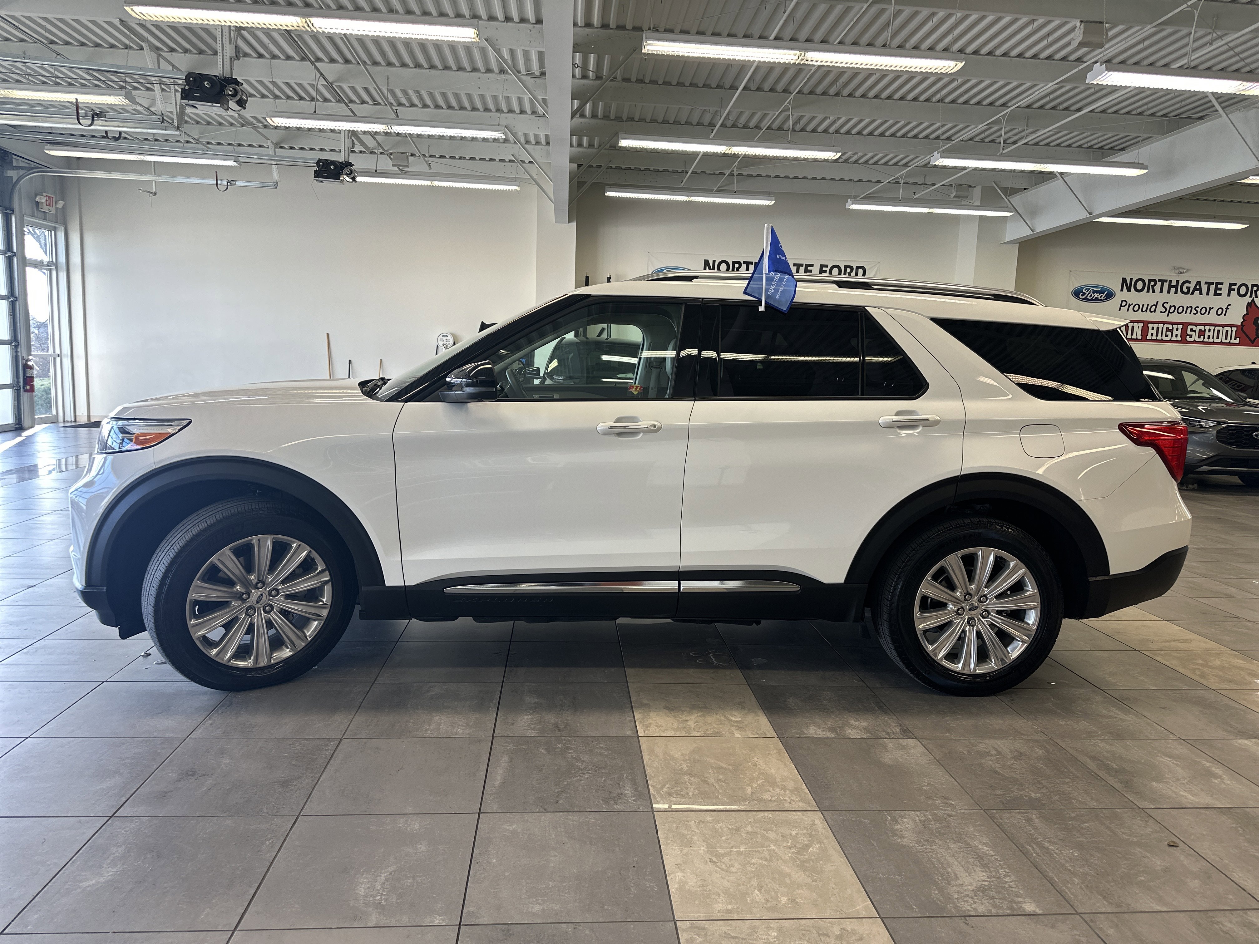 Certified 2023 Ford Explorer Limited w/ Equipment Group 301A image 18