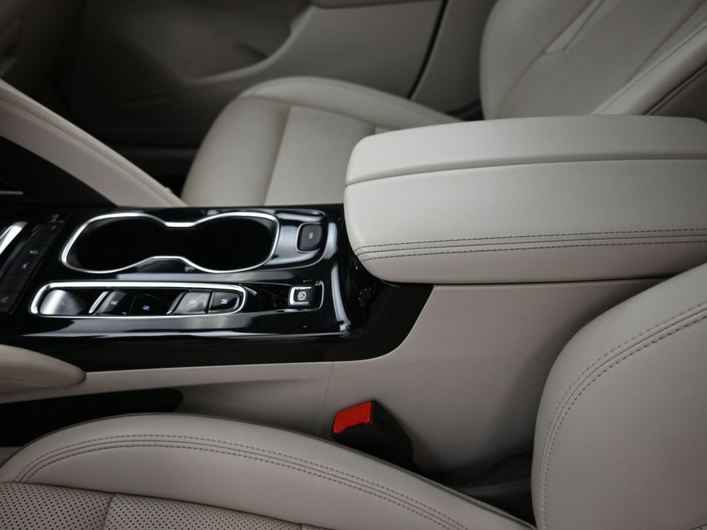 Used 2023 Buick Envision Essence image 20
