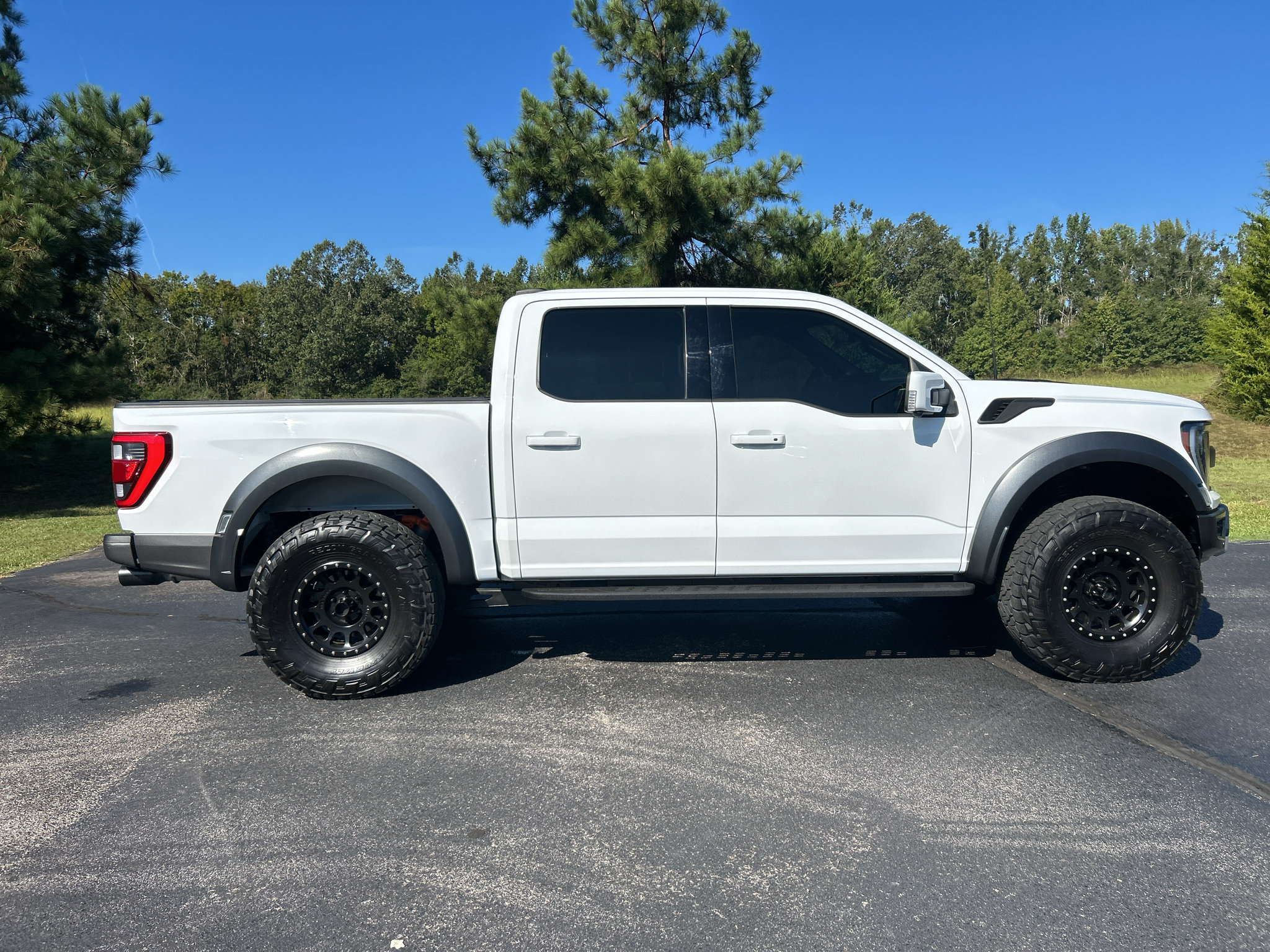 Certified 2022 Ford F150 Raptor w/ Equipment Group 801A High AWD/4WD image 8