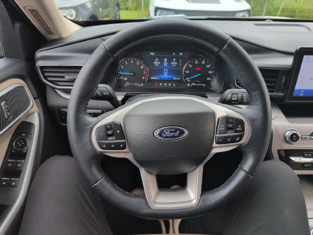 Certified 2023 Ford Explorer XLT w/ Equipment Group 202A AWD/4WD image 33